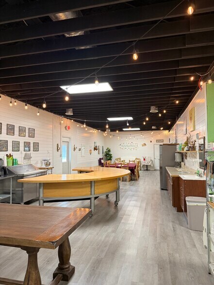 More Photos Of 327 State St E, Murfreesboro Flex For Sale