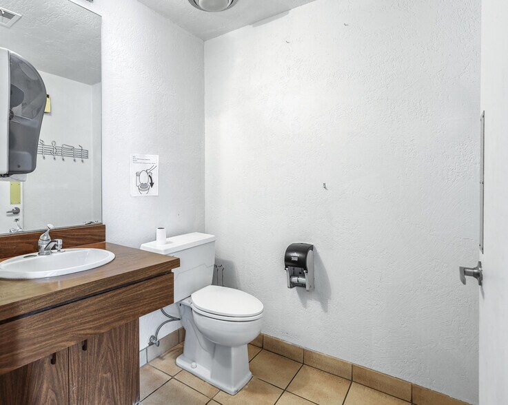 More Photos Of 2100 E Tahquitz Canyon Way, Palm Springs Medical For Lease
