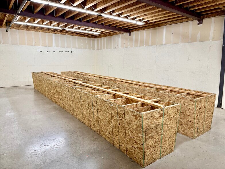 More Photos Of 12045 6300 Rd, Montrose Flex For Lease