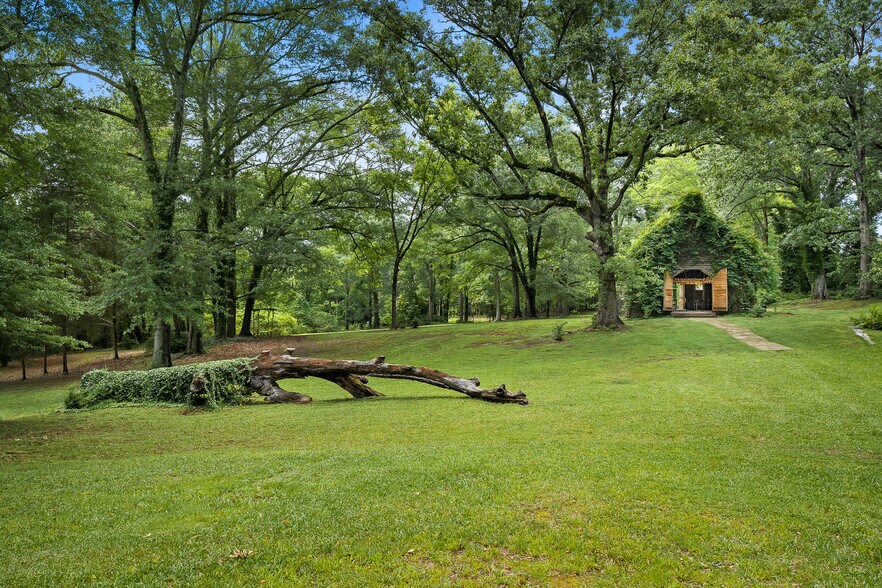 More Photos Of 207 Westminster Hwy, Westminster Specialty For Sale