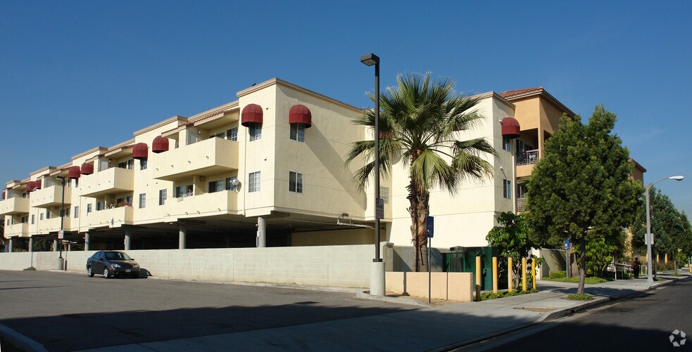 More Photos Of 3500-3538 Tweedy Blvd, South Gate Storefront Retail Residential For Lease