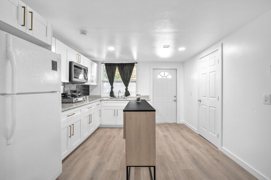 More Photos Of 7151 Taft St, Hollywood Office Residential For Sale