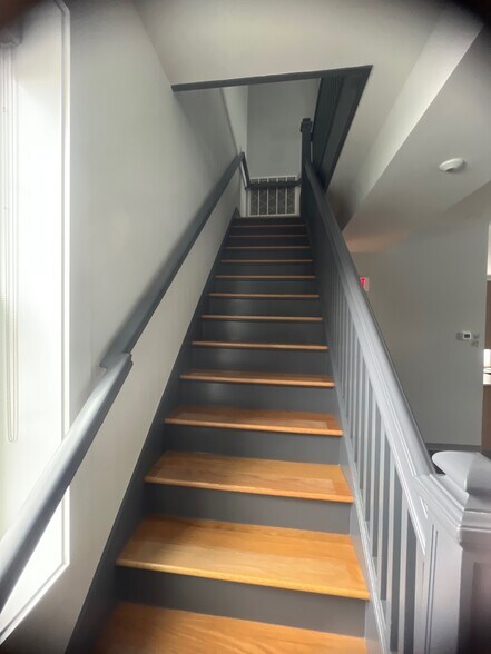 More Photos Of 42 Bank St, New London Storefront Retail Office For Lease