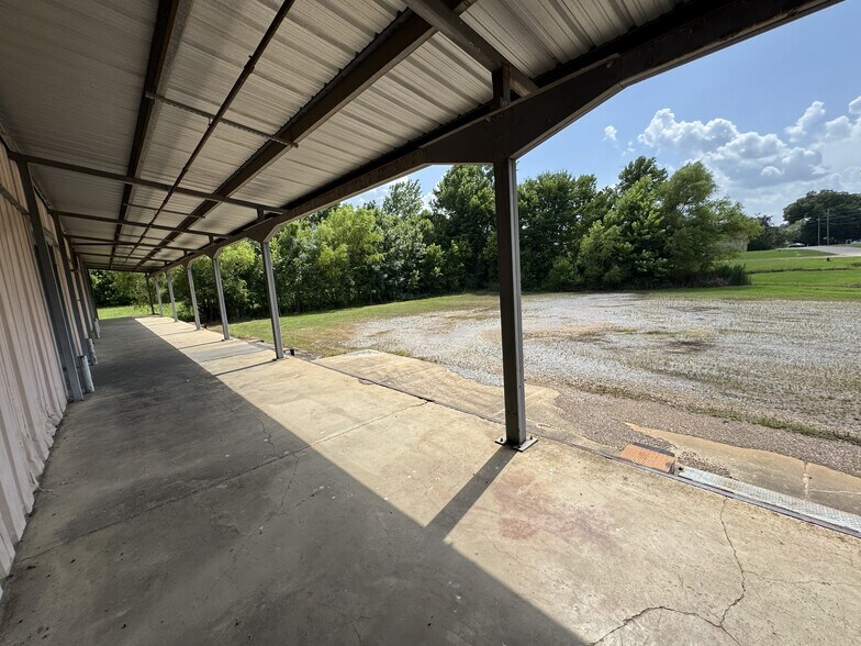More Photos Of 556 Matthews Dr, Canton Warehouse For Lease