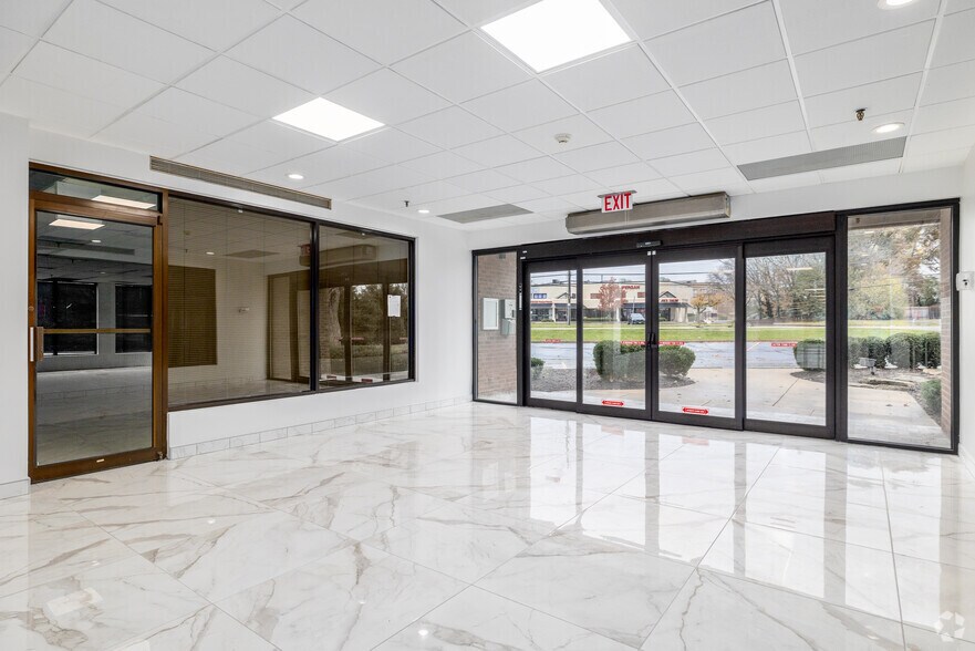 More Photos Of 2115 Butterfield Rd, Oak Brook Office For Lease