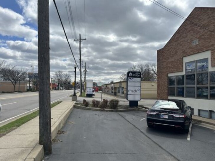 More Photos Of 629-639 Eastern Blvd, Clarksville Medical For Lease