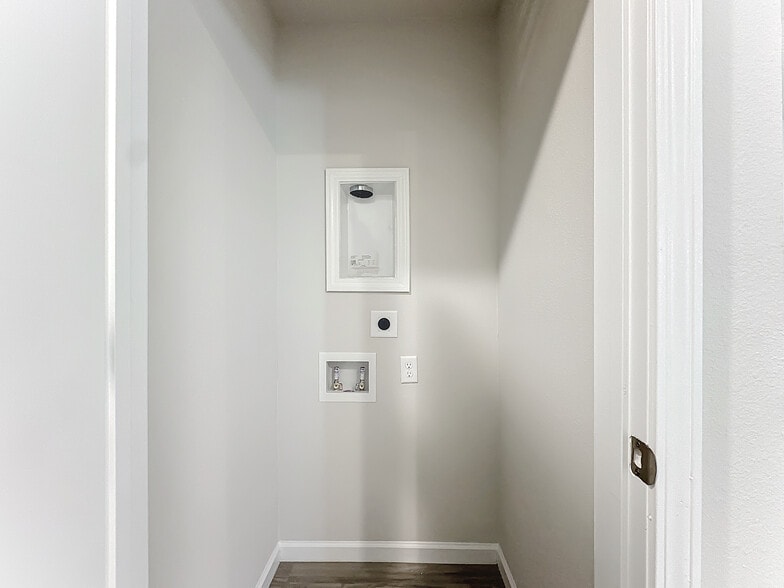 More Photos Of 6421 Breezy Oaks Way, Jacksonville Apartments For Sale