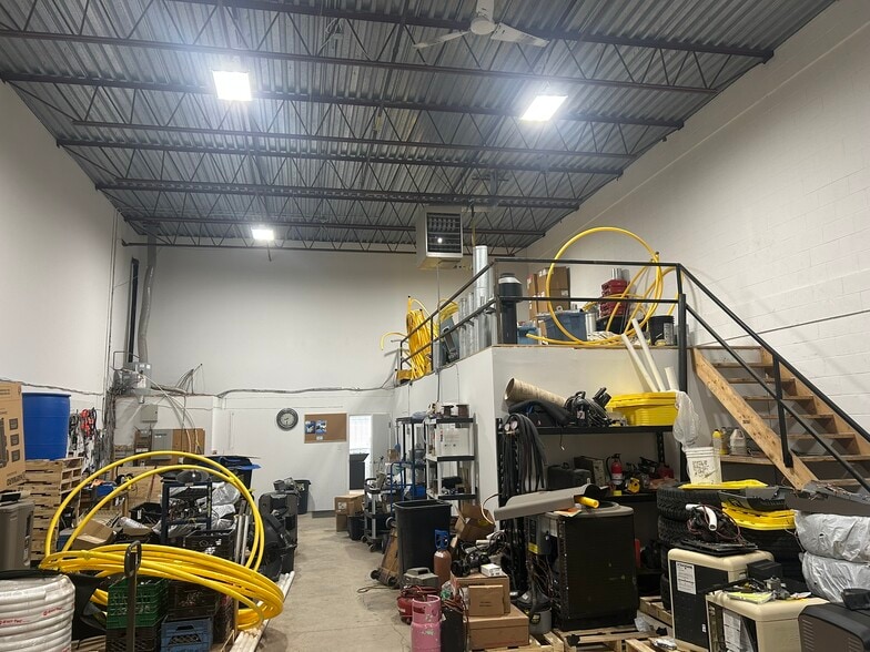 More Photos Of 2640 Lancaster Rd, Ottawa Warehouse For Lease