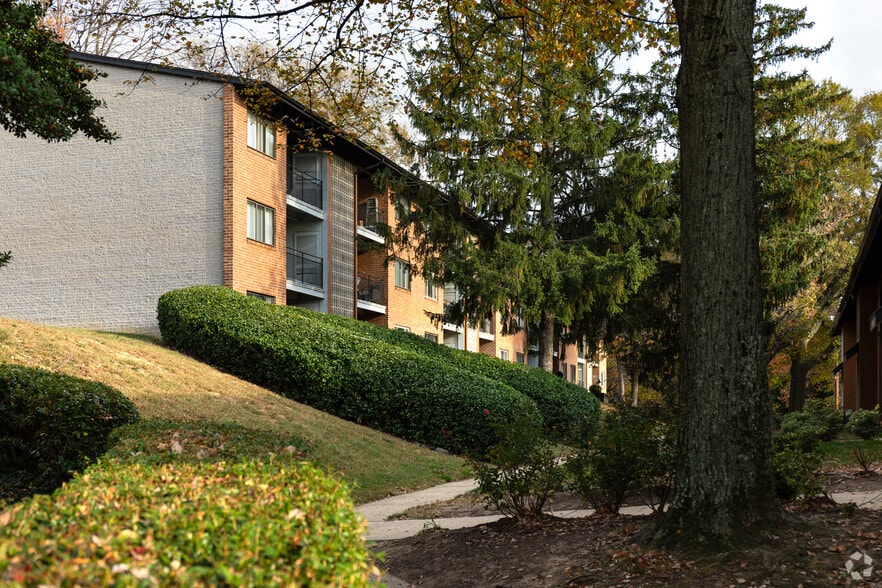 More Photos Of 5400 Livingston Ter, Oxon Hill Apartments For Sale