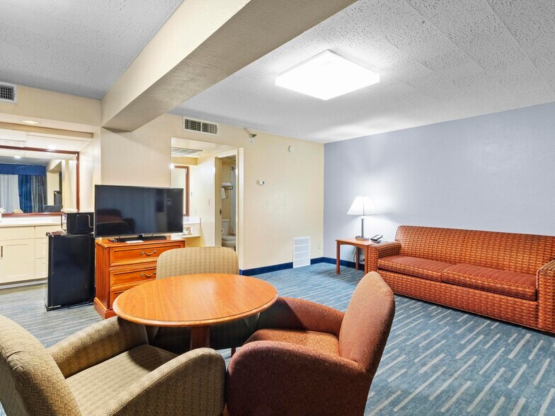 More Photos Of 850 S Bluff St, Saint George Hotel For Sale