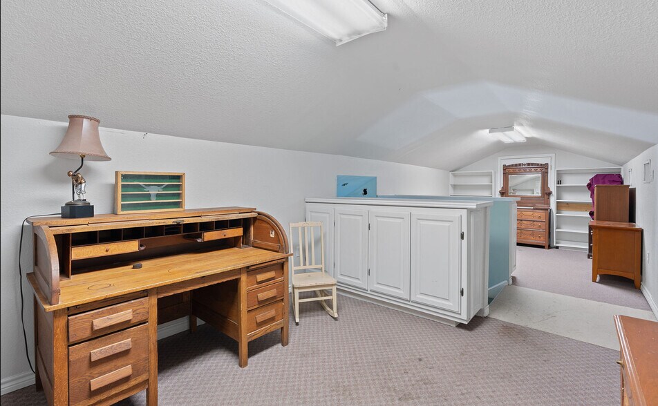 More Photos Of 762 S Guadalupe St, Lockhart Specialty For Sale