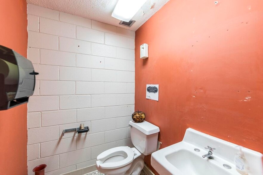 More Photos Of 2270 Shurling Dr, Macon-Bibb Religious Facility For Sale