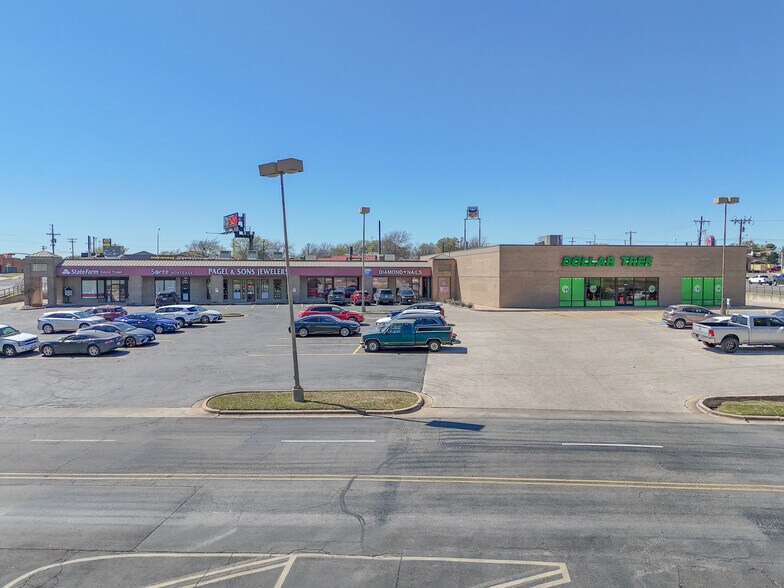 More Photos Of 2102 S W S Young Dr, Killeen Freestanding For Lease