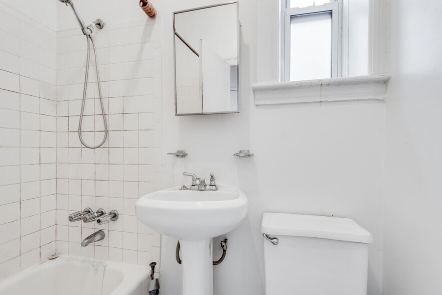 More Photos Of 324 Park Pl, Brooklyn Apartments For Sale