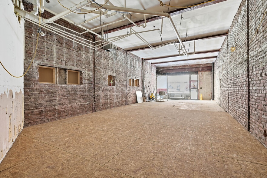 More Photos Of 833 N Market St, Wilmington Storefront Retail Residential For Sale