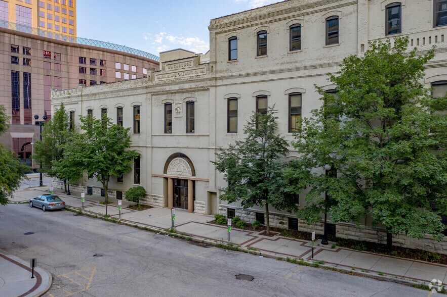 More Photos Of 1101 N Market St, Milwaukee Office For Sale