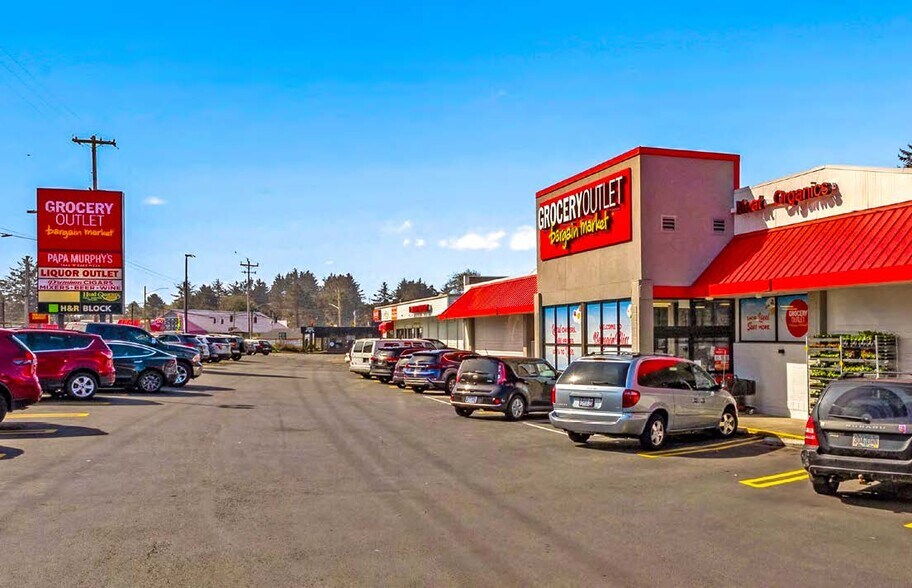 More Photos Of 2429 NW Highway 101, Lincoln City Supermarket For Sale