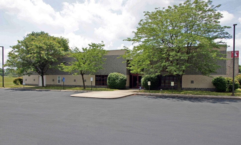 More Photos Of 3051 Delta Marine Dr, Reynoldsburg Light Manufacturing For Sale