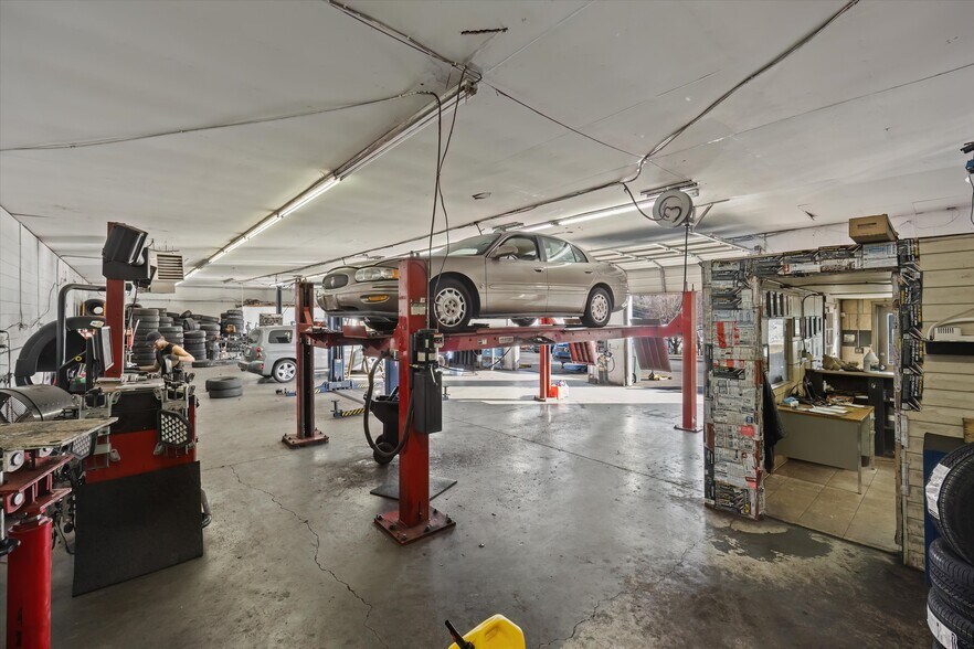 More Photos Of 2845 Western Ave, Knoxville Auto Repair For Sale