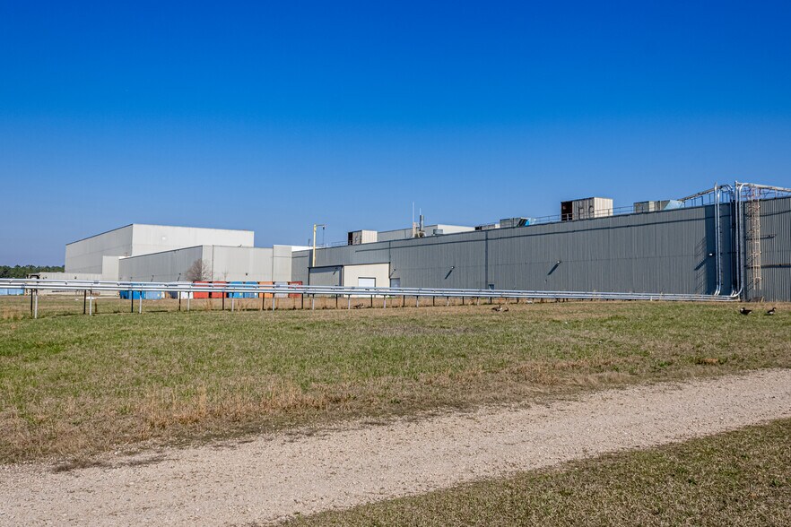 More Photos Of 411 Pegasus Pky, Lagrange Manufacturing For Sale