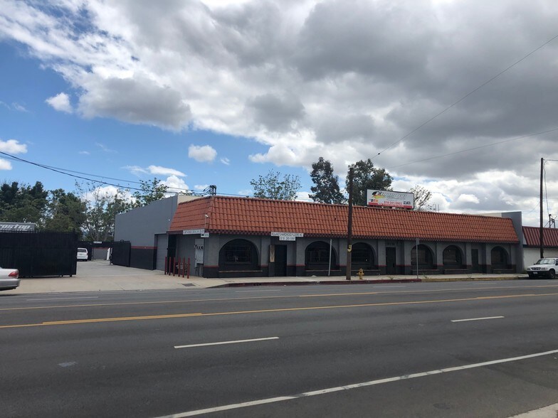 Primary Photo Of 18212-18216 Parthenia St, Northridge Service For Lease