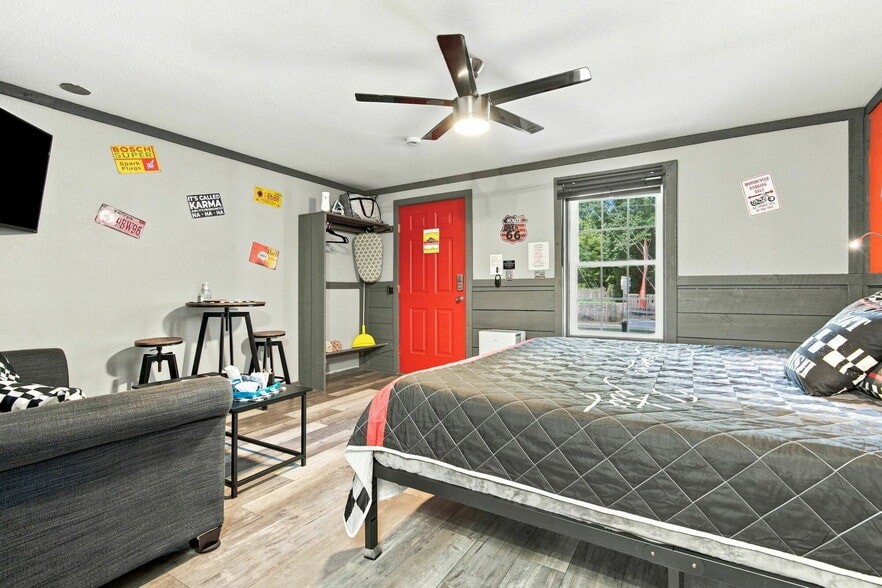 More Photos Of 4407 Calderwood Hwy, Maryville Hotel For Sale
