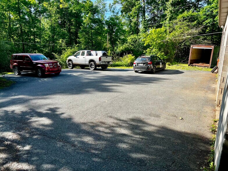 More Photos Of 2936 Mountain Rd, Saylorsburg Specialty For Lease