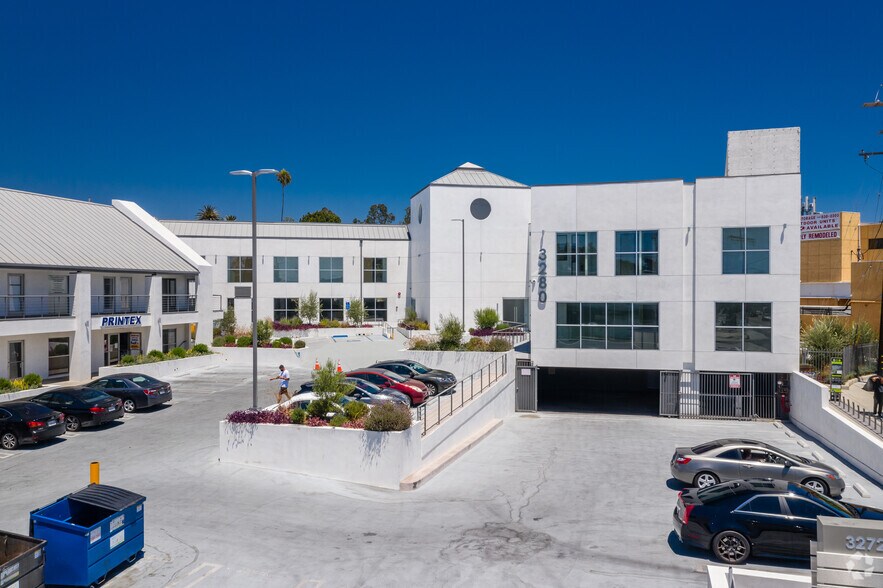 More Photos Of 3272 Motor Ave, Los Angeles Unknown For Lease