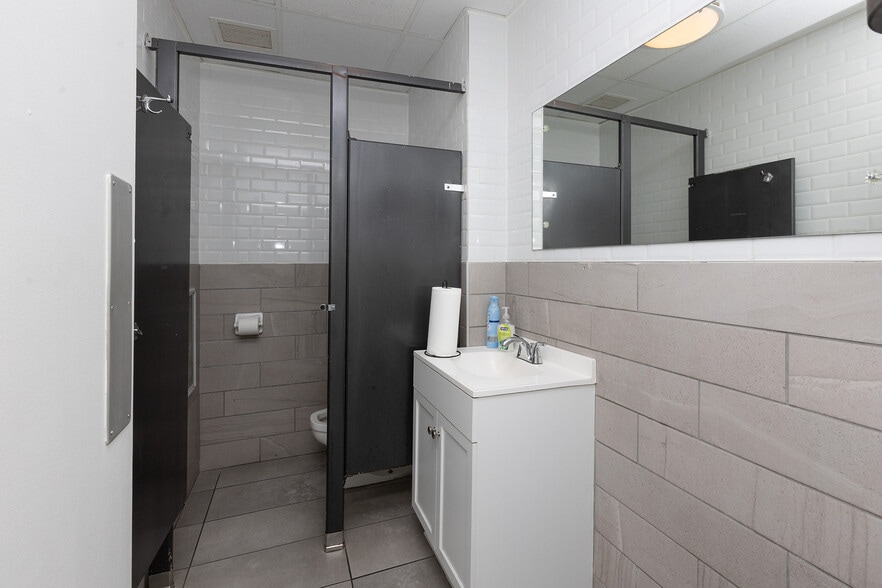 More Photos Of 2120 Beaver Rd, Landover Warehouse For Sale