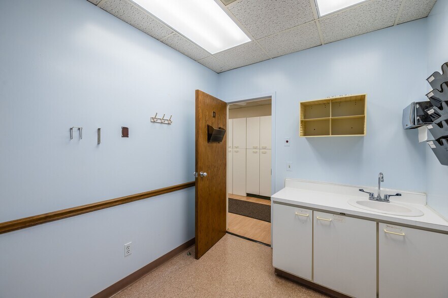 More Photos Of 80 West Ave, Brockport Medical For Lease