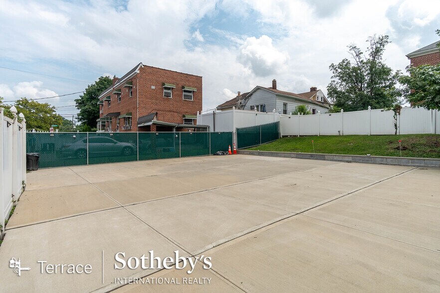 More Photos Of 2866 Dewey Ave, Bronx Land For Sale
