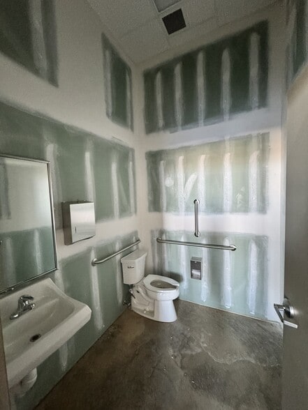 More Photos Of 5246 Murfreesboro Rd, La Vergne Freestanding For Lease