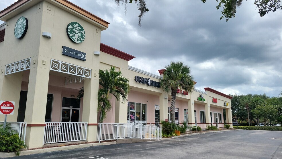 More Photos Of 13401 Blue Heron Beach Dr, Orlando Freestanding For Lease