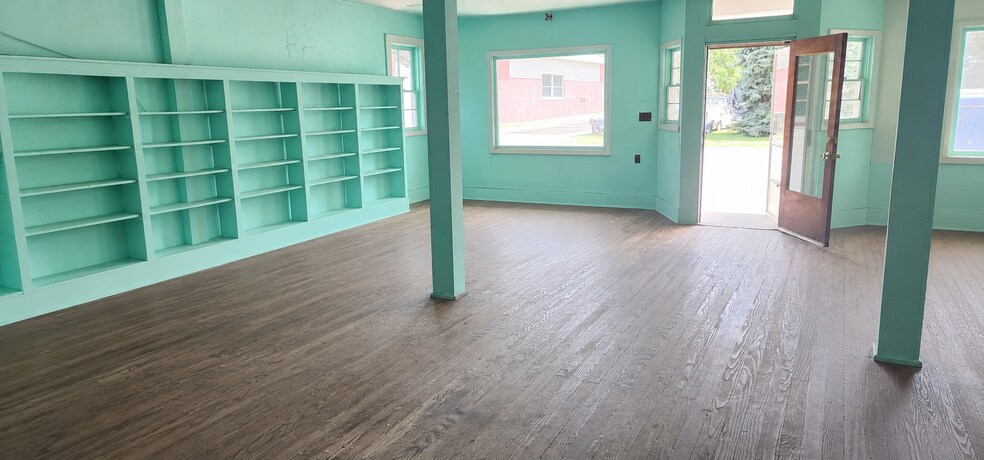 More Photos Of 418 Main st, Risingsun General Retail For Sale