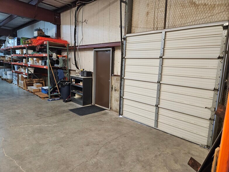 More Photos Of 2604 N Kaufman St, Ennis Flex For Sale