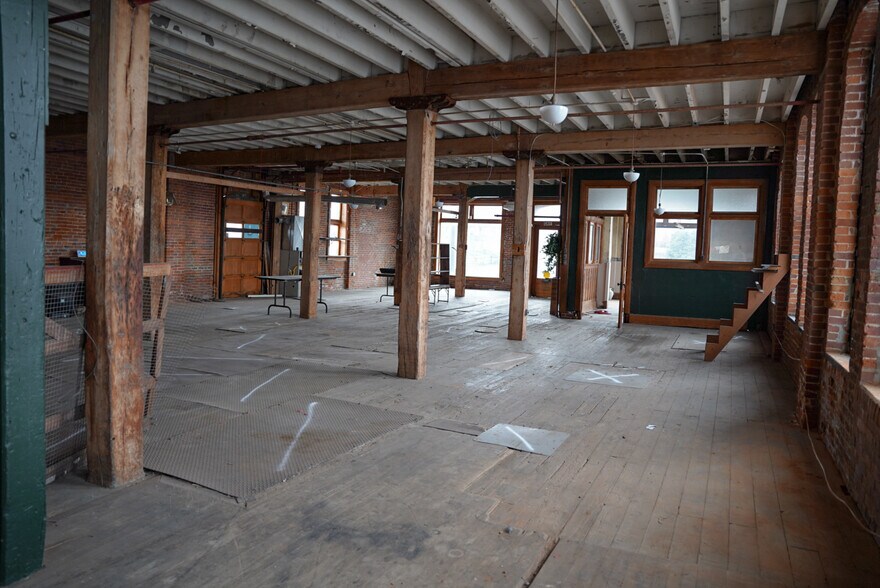 More Photos Of 160 N Main St, Mansfield Warehouse For Lease