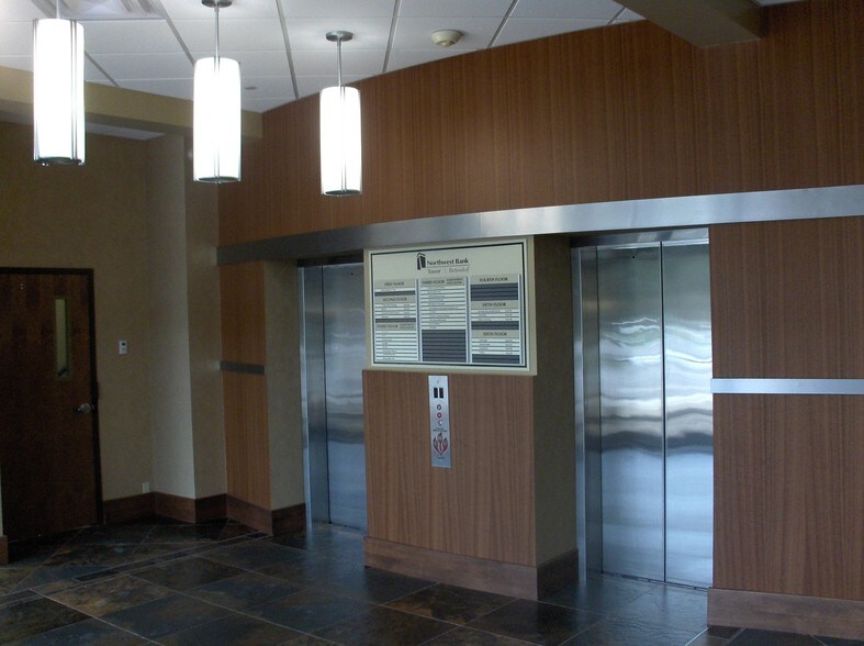 More Photos Of 2550 Middle Rd, Bettendorf Office For Lease