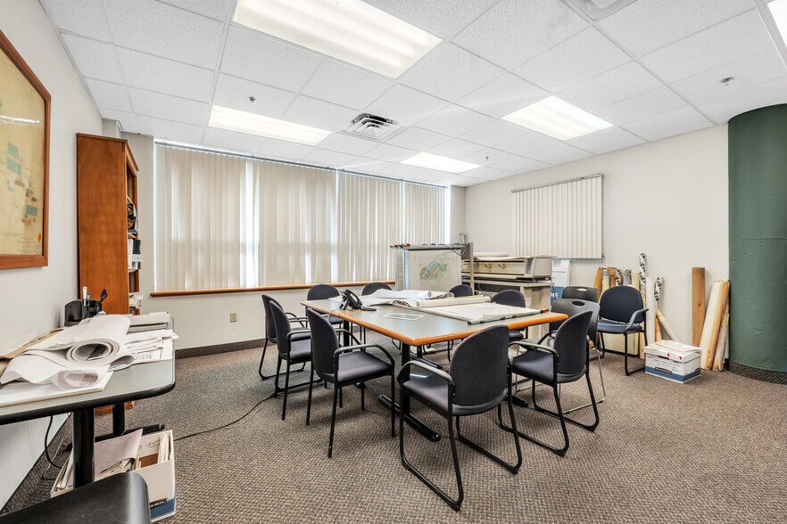 More Photos Of 80 Optical Dr, Southbridge Flex For Lease