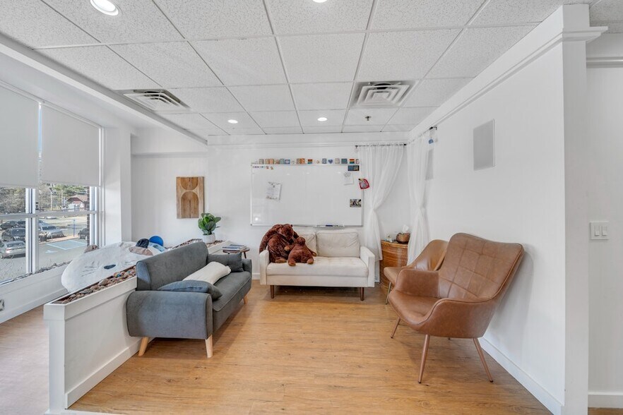 More Photos Of 622-624 Valley Rd, Montclair Storefront Retail Office For Lease