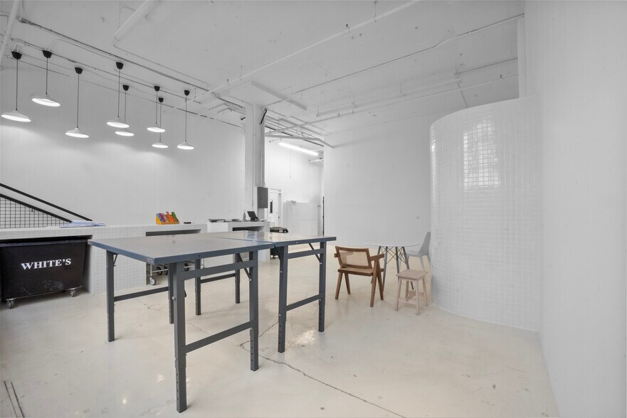 More Photos Of 2425-2455 Rue Desautels, Montréal Flex For Lease