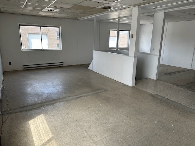 More Photos Of 6798 Pl. Pascal-Gagnon, Montréal Unknown For Lease