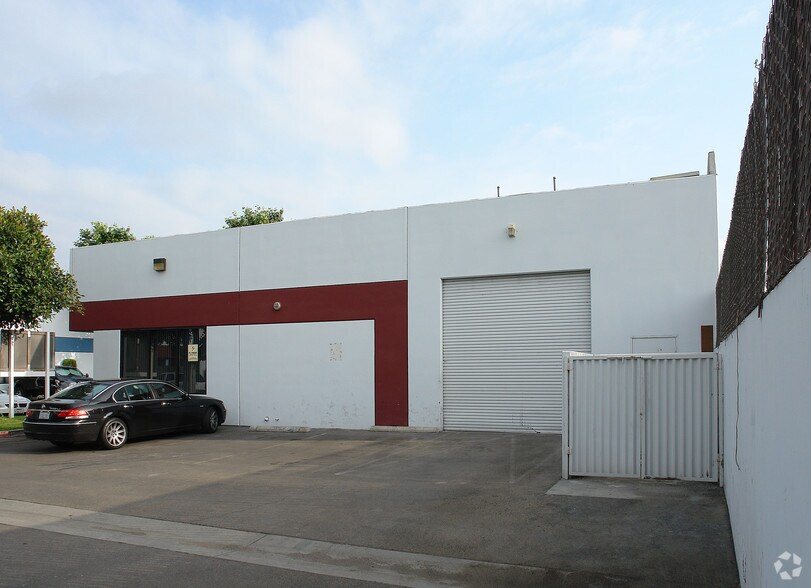 More Photos Of 2292 N Batavia St, Orange Warehouse For Lease