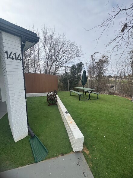 More Photos Of 1414 Forest Ln, Garland Office For Lease