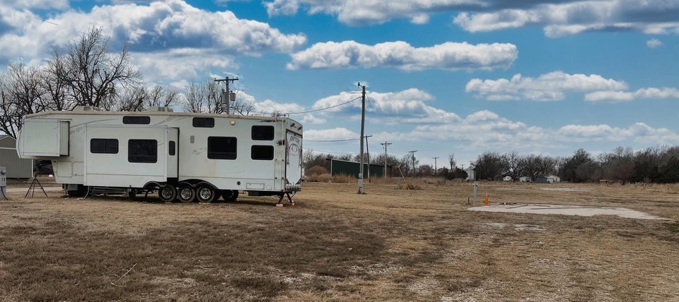 More Photos Of 3171 W North Ave, Ponca City Trailer Camper Park For Sale