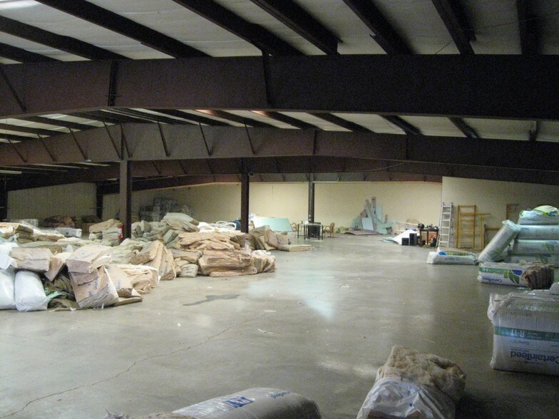 More Photos Of 82-86 W Main St, Reinholds Warehouse For Lease