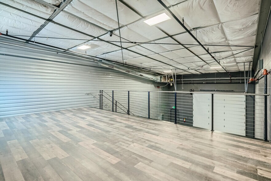 More Photos Of 11 NW Frontage Rd, Fort Collins Showroom For Lease