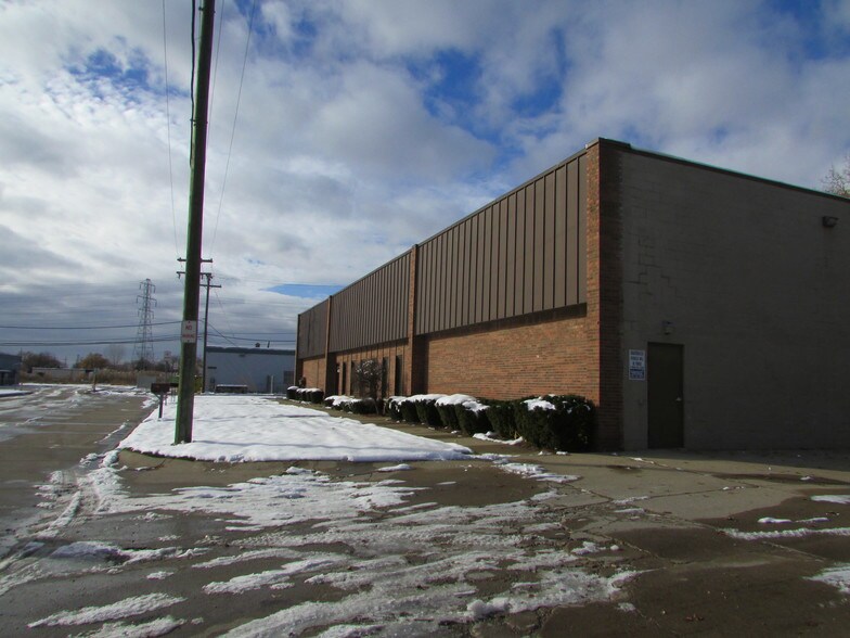 More Photos Of 14033-14055 Achyl Ave, Warren Warehouse For Sale