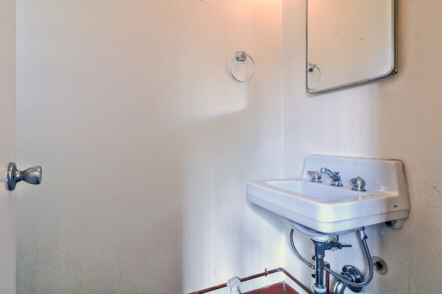 More Photos Of 486 Alvarado St, Monterey Storefront Retail Office For Lease