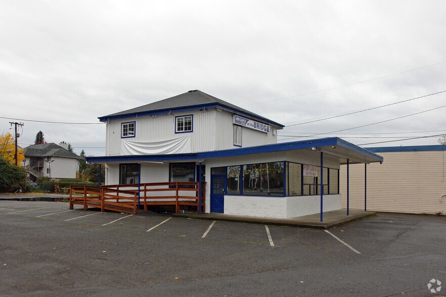 More Photos Of 20105 McLoughlin Blvd, Gladstone Freestanding For Lease