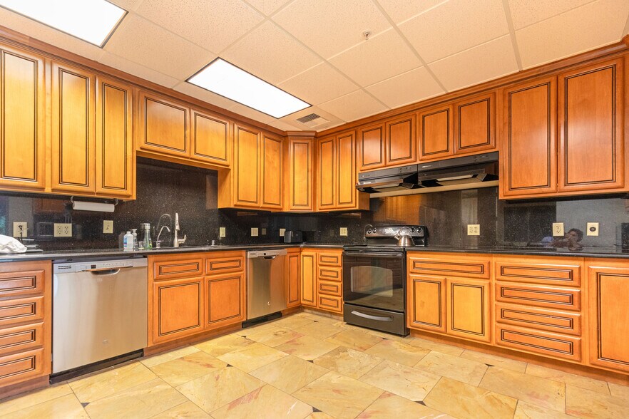 More Photos Of 1226 H St, Sacramento Office For Sale